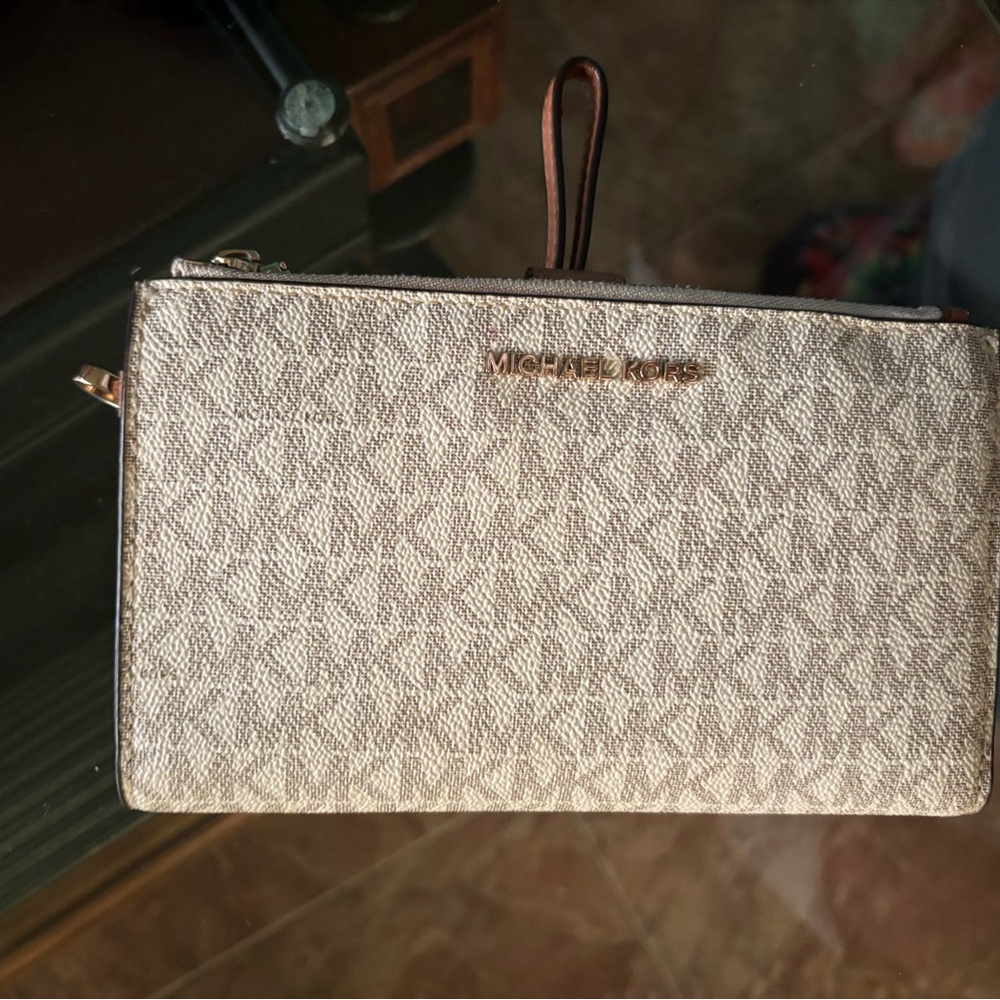 Michael Kors Cream Wristlet